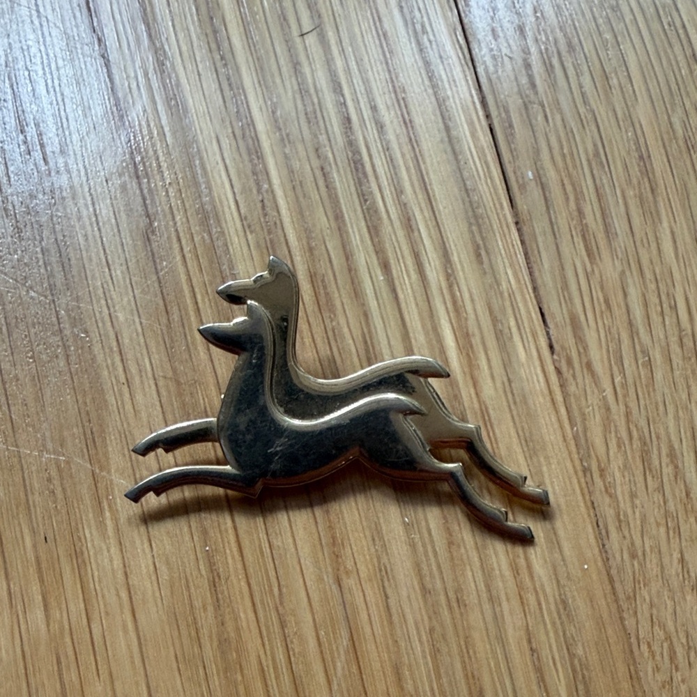 Vintage Gold Toned Running Greyhound Brooch - Picture 3 of 3